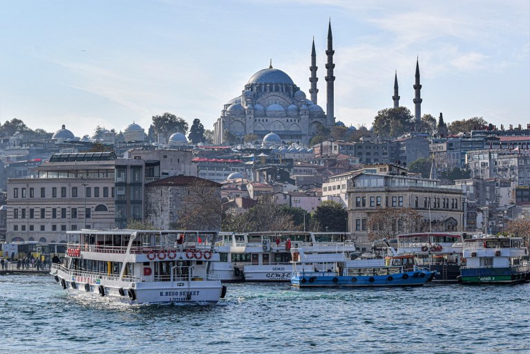 2025te-turkiyede-calisma-izni-nasil-alinir