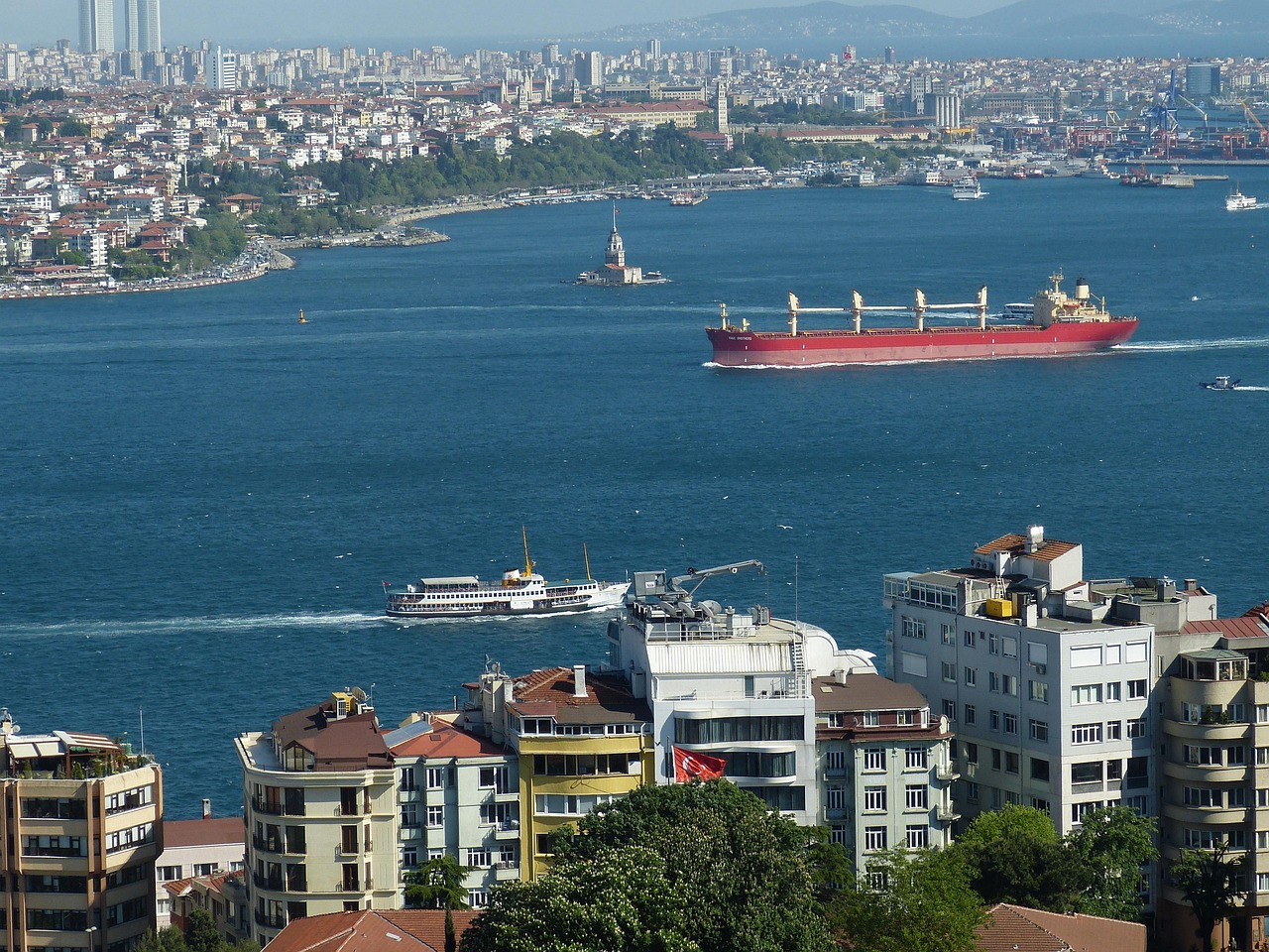 Record Traffic: Over 62,000 Vessels Passed Through the Turkish Straits in Nine Months