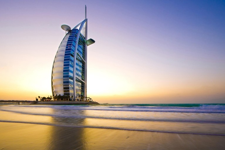Dubai'de Bir Restoran Açmak: Rakip Mekan Fiyat Analizi ve Konum Stratejileri